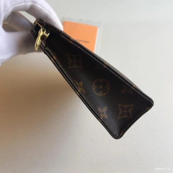 WIS LOUIS 19 VUITTON TOILETRY POUCH 0927